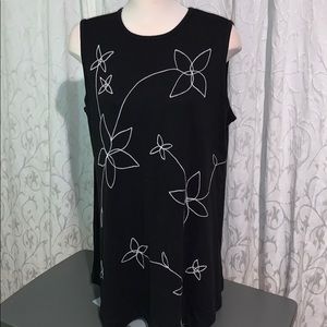 Maternity top with flowers